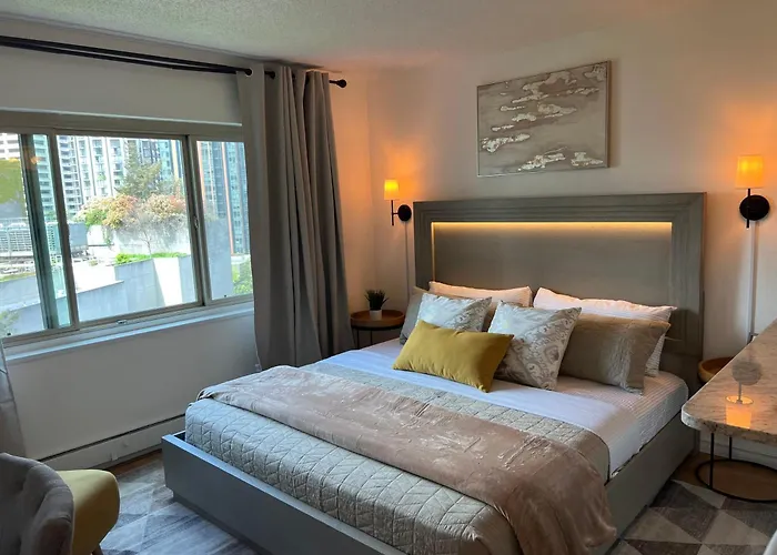 Luxury Downtown Studio King Bed City View