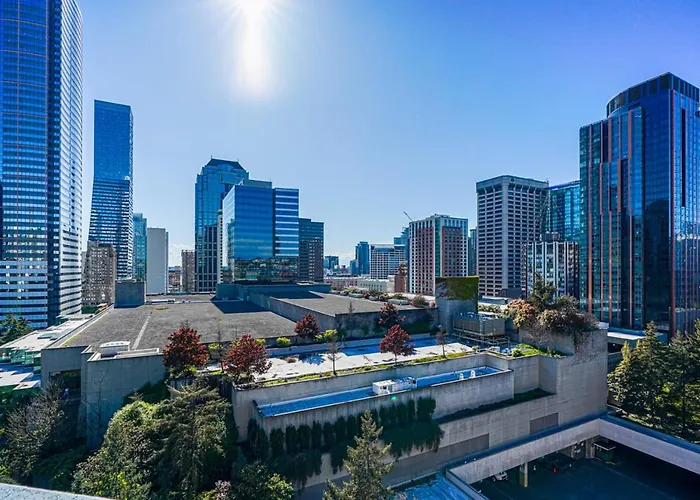 Luxury Downtown Studio King Bed City View